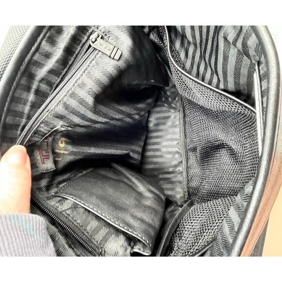 TUMI Messenger Bag Ballistic Nylon Full-Grain Leather Trim Style 4367 - Picture 15 of 16